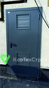 Дверь с двумя вентиляционными решетками для МКД