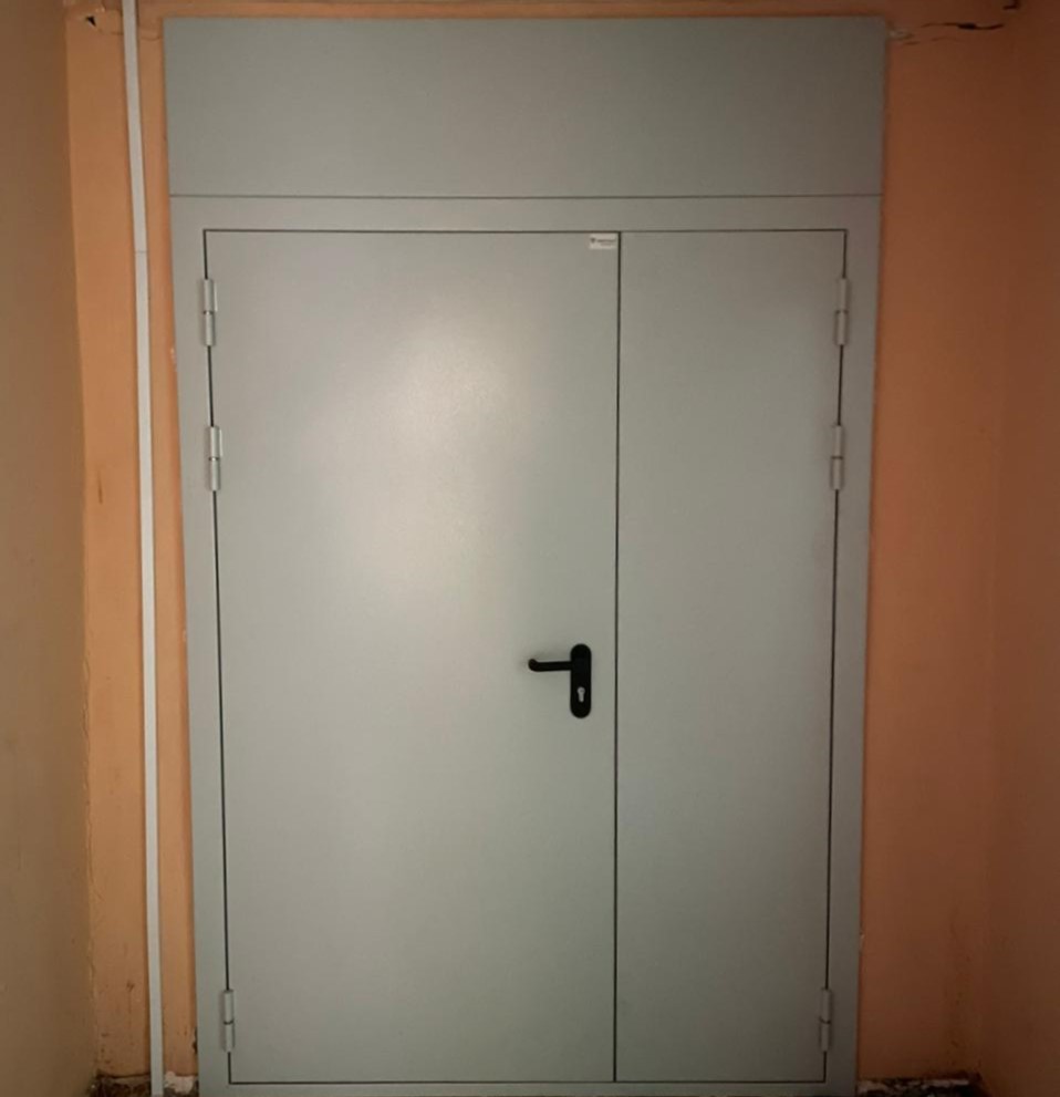 Дверь техническая  двупольная с глухой фрамугой